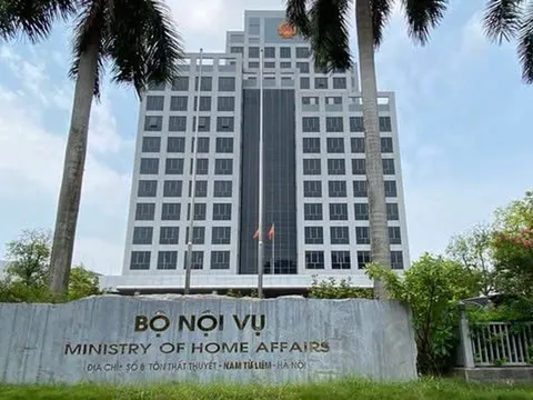 Bộ Nội vụ đề nghị tạm dừng giải quyết chế độ cho cán bộ không tái cử, tái bổ nhiệm