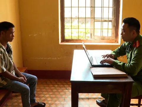 Khởi tố đối tượng dùng xăng đốt vợ vì bị la mắng