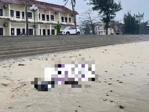Phát hiện thi thể nam giới nghi người nước ngoài trôi dạt vào bờ biển Nghệ An