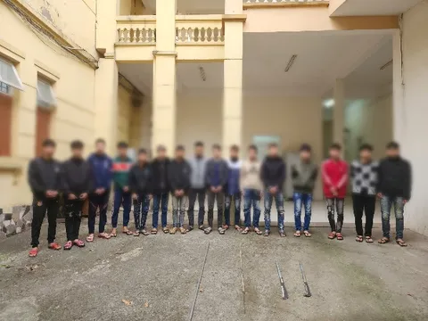 Bắt nhóm đối tượng mang hung khí, gây rối trật tự công cộng tại Hà Nội