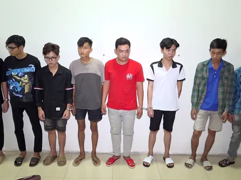 Tạm giữ nhóm thanh niên mang dao đi giải quyết mâu thuẫn