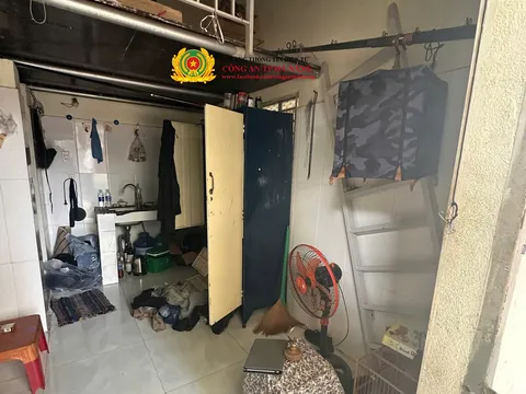 Bị lừa qua mạng, người đàn ông dựng hiện trường mất trộm để xin tiền gia đình