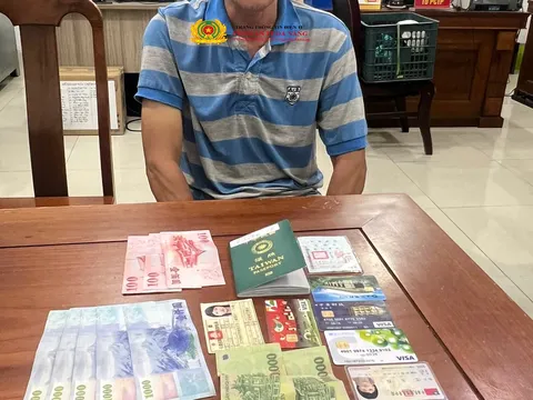 Bắt đối tượng trộm tài sản của du khách nước ngoài tại công viên