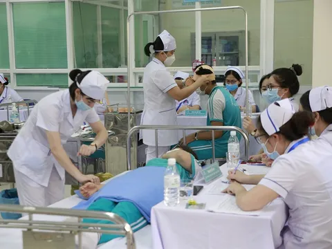 Khẩn trương đề xuất nâng mức phụ cấp ưu đãi nghề đối với viên chức y tế