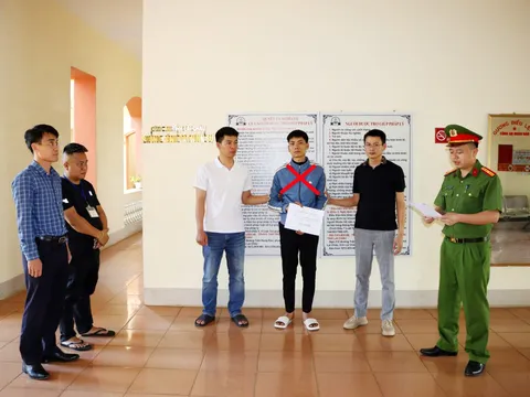 Bắt tạm giam đối tượng đâm chết người trước cửa quán bar