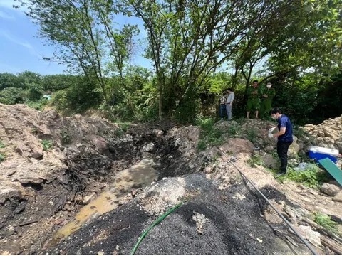 Hà Nội: Khởi tố vụ xả gần 7 tấn chất thải nguy hại ra môi trường ở Gia Lâm