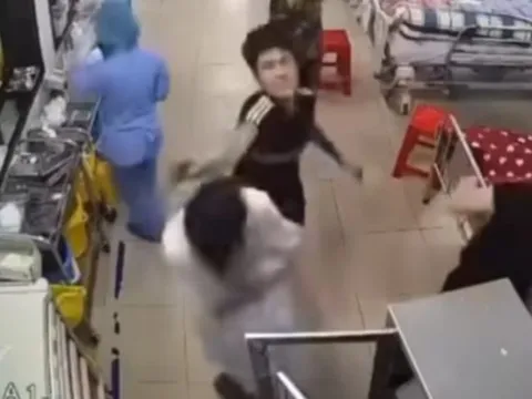 Nhân viên y tế Bệnh viện Đa khoa tỉnh Nam Định bị người nhà bệnh nhân hành hung