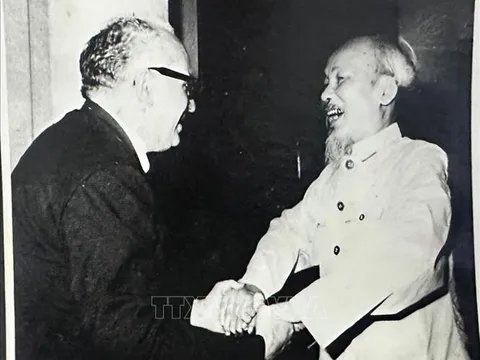 Hình ảnh Chủ tịch Hồ Chí Minh trong trái tim bạn bè quốc tế