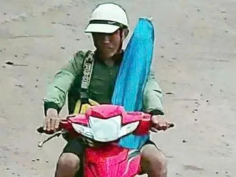 Truy bắt nghi phạm trộm xe máy, dùng dao đâm 2 cán bộ công an bị thương