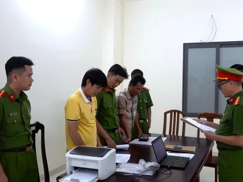 Bắt tạm giam 2 cựu huấn luyện viên bóng đá 'ăn chặn' tiền của cầu thủ