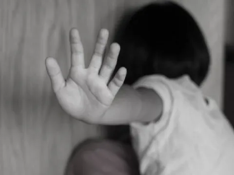 Đánh trẻ em nhưng không gây thương tích trên cơ thể có được coi là bạo hành không?