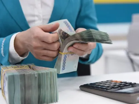 Lãng phí và tiết kiệm hay câu chuyện tiền chùa…