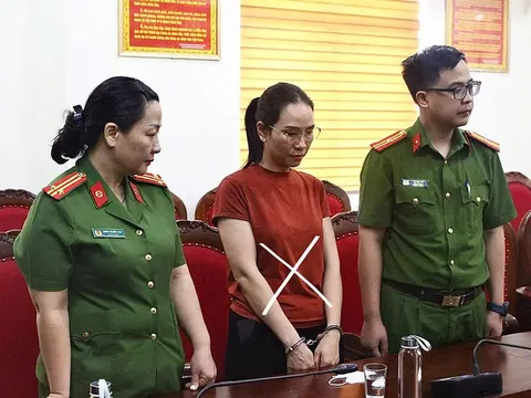 Bắt tạm giam nguyên kế toán trưởng Trung tâm Y tế ở Sơn La