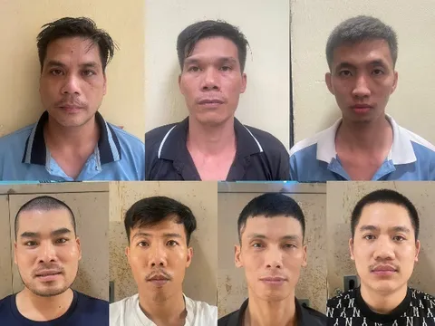 Khởi tố 7 đối tượng đánh bạc ngoài đường ở Hà Nội