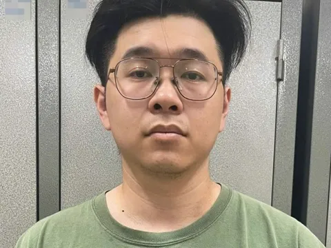 Tạm giữ hình sự đối tượng hành hung phụ nữ tại sảnh thang máy chung cư ở Hà Nội