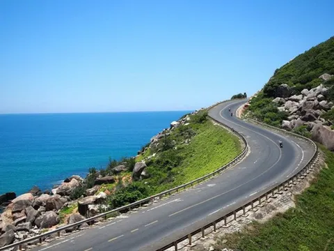 Thủ tướng chỉ đạo đẩy nhanh tiến độ xây dựng hệ thống đường bộ ven biển