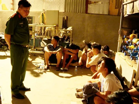 Triệt phá đường dây mua bán 'khí cười' liên tỉnh, tạm giữ 18 đối tượng