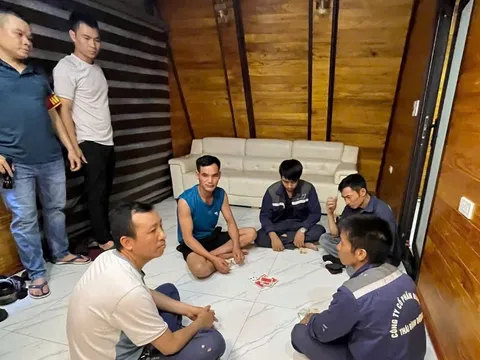 Bắt quả tang nhóm đối tượng đánh bạc trong nhà nghỉ ở Hải Phòng