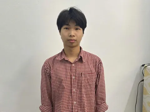 Bắt nam thanh niên rao bán mô hình nhưng giao gạch cho khách