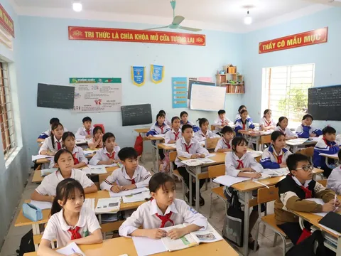 Bảo đảm mọi đối tượng thụ hưởng đều được tiếp cận kịp thời chính sách miễn học phí, hỗ trợ bữa ăn trưa