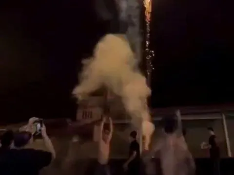 Truy tố nhóm thanh niên đốt pháo hoa, nhảy múa trên Quốc lộ