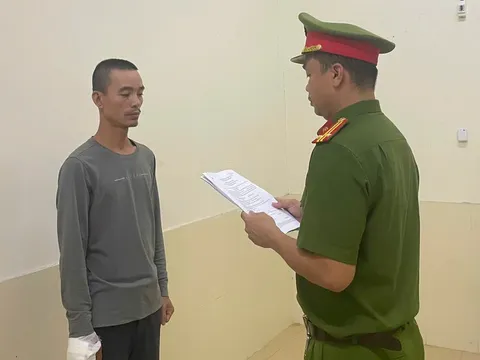 Bắt đối tượng đột nhập cửa hàng Thế giới di động trộm tài sản