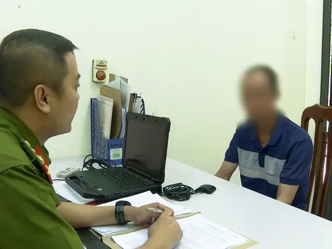 Khởi tố người đàn ông bạo hành con đẻ ở Hưng Yên