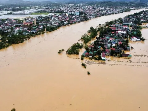 Khẩn trương thống kê thiệt hại, triển khai công tác khắc phục hậu quả bão số 10 và mưa lũ sau bão