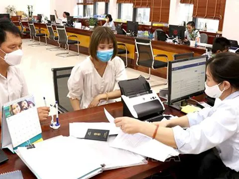 Quy định về tiêu chuẩn, điều kiện tiếp nhận vào làm công chức