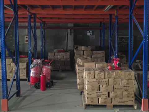 Triệt phá đường dây sản xuất, buôn bán bình chữa cháy giả