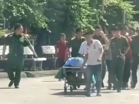 Điều tra vụ nam sinh lớp 12 bị bạn cùng trường đâm tử vong