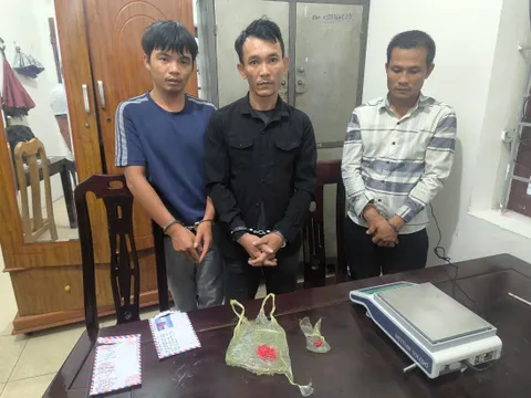 Bắt quả tang 3 đối tượng tàng trữ ma túy để sử dụng