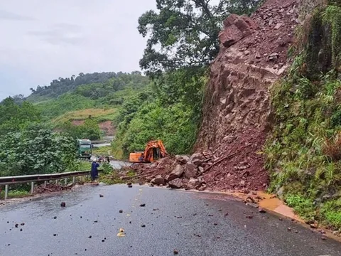 Tập trung ứng phó mưa lũ, đặt nhiệm vụ bảo đảm an toàn tính mạng cho Nhân dân lên trên hết, trước hết