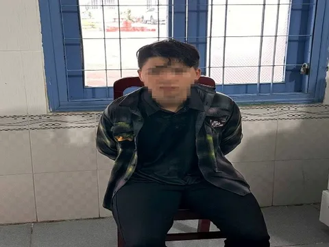 Bắt thiếu niên 15 tuổi đâm trọng thương tài xế xe ôm để cướp xe