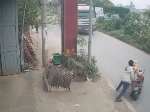 Tạm giữ hình sự đối tượng đẩy ngã Cảnh sát giao thông vào đầu xe tải