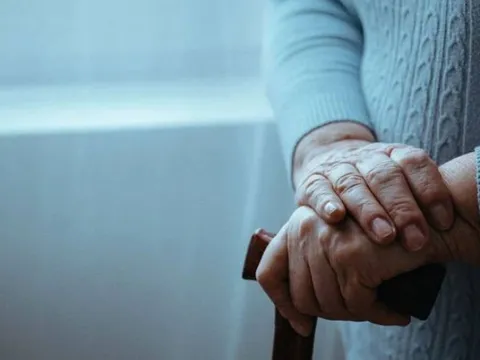 Lợi dụng lòng tin người cao tuổi