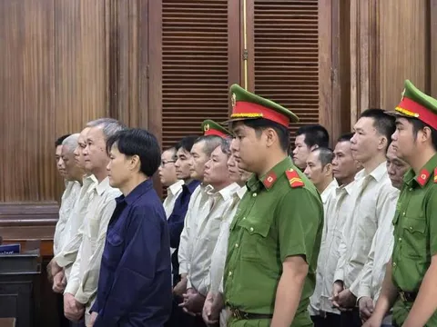 Ông chủ Saigon Transco buôn lậu 1,7 triệu lít dầu lĩnh 13 năm tù