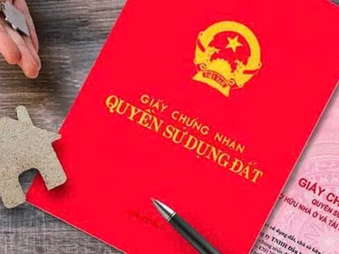 Đất đấu giá chưa giải phóng mặt bằng, việc cấp sổ đỏ có đúng quy định?