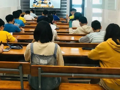 Từ chuyện một Hiệu phó bị kỷ luật vì dạy thêm