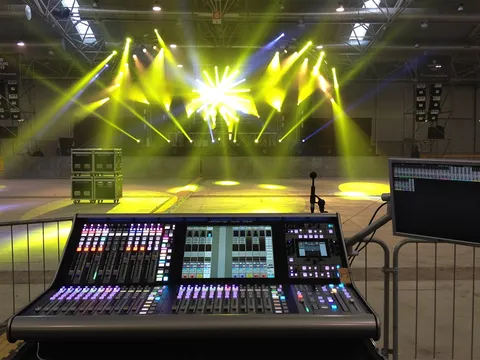 Nhận tiền đặt cọc khi cung cấp dịch vụ có phải lập hóa đơn?