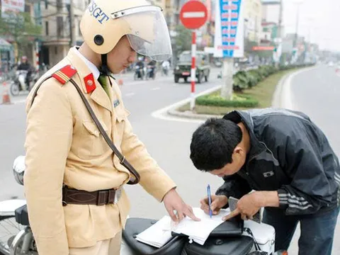 Chậm nộp phạt vi phạm giao thông bị xử lý thế nào?