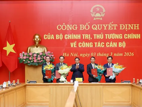 Công bố quyết định của Bộ Chính trị và Thủ tướng Chính phủ về công tác cán bộ