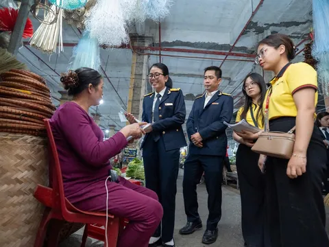 Từ 2026, hộ kinh doanh phải báo cơ quan thuế các tài khoản nhận tiền