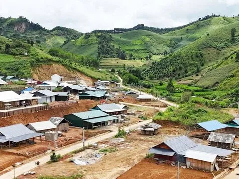 Nhà ở có nguy cơ sạt lở do thiên tai, người dân được hỗ trợ, tái định cư ra sao?