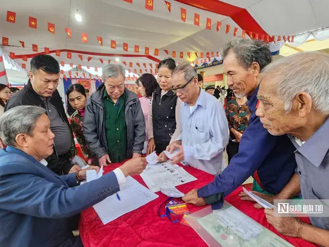 Xem bạn bè bầu cử trên... phây