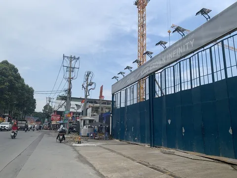 Dự án King Crown Infinity: Chủ đầu tư chậm tiến độ, còn đổ lỗi cho khách hàng?