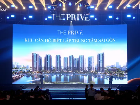 Hàng chục khách hàng phản đối tại lễ ra quân dự án căn hộ The Privé của Đất Xanh