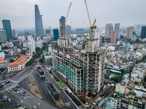 TP.HCM: Cần cẩu 'đứng gác' 3 năm dự án tứ giác Bến Thành, vì sao chưa tháo?