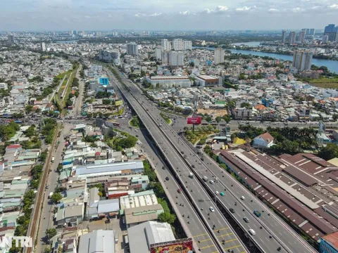 Lạ lùng thị trường địa ốc TPHCM: Nguồn cung thiếu nhưng ê hề dự án tồn kho