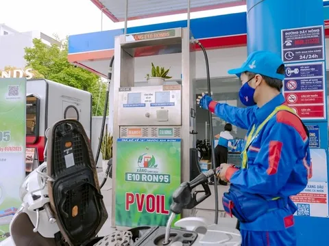 'Thả nổi' giá xăng dầu: Người tiêu dùng có được hưởng lợi?